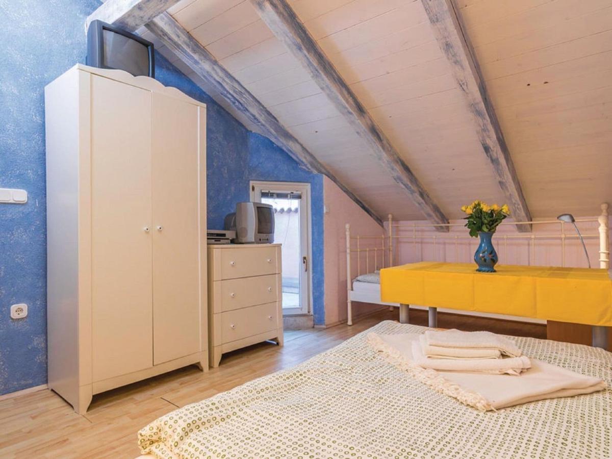 Rustic Holiday Home In Vrsar With Garden Eksteriør billede